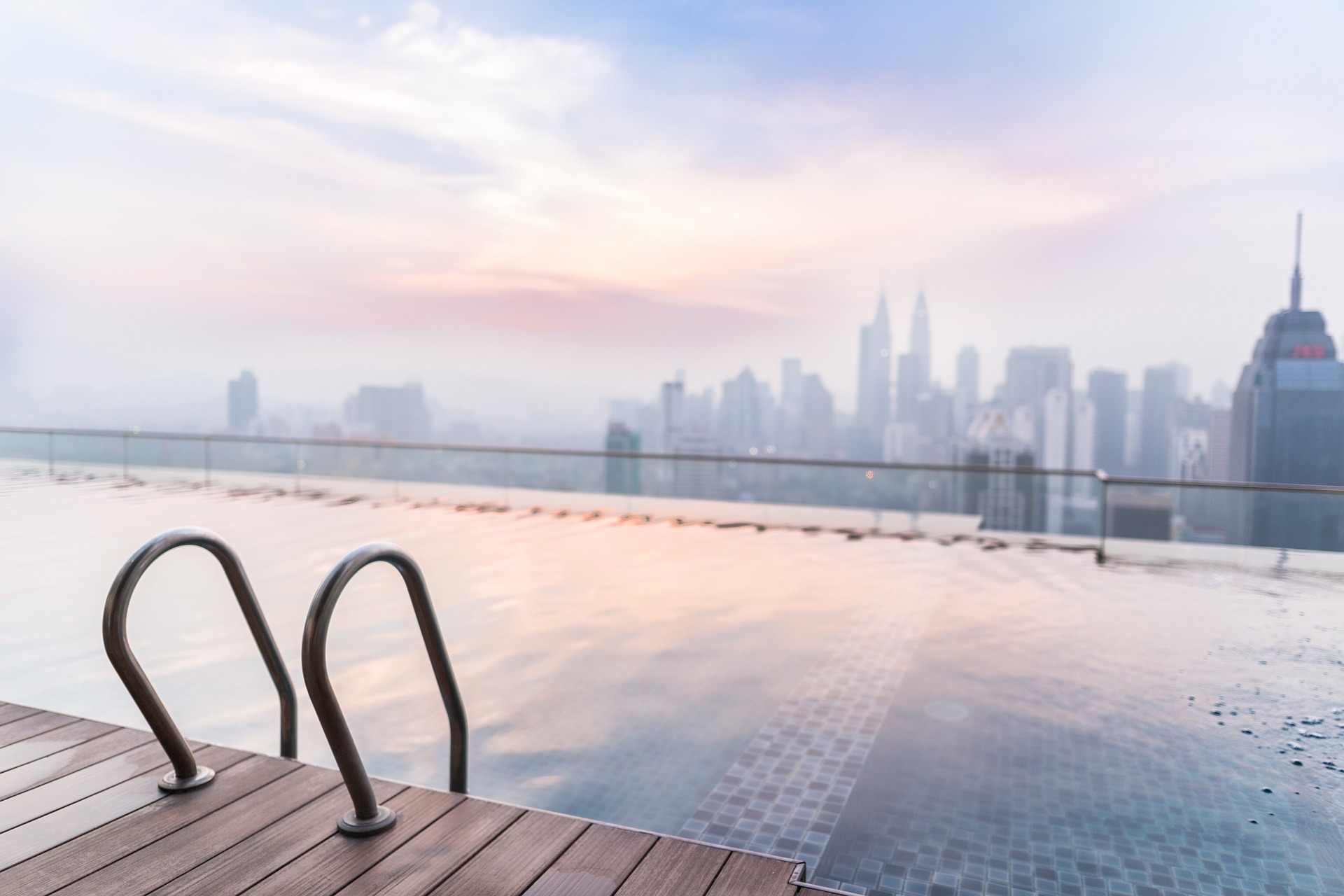4 things you must know about swimming pools